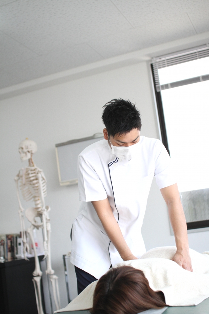 佐々木整骨院　施術中